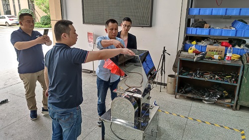 中南藥機：物料試機，認真服務(wù)每一位客戶(hù)