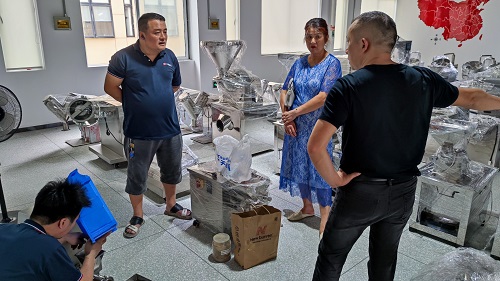中南藥機：物料試機，認真服務(wù)每一位客戶(hù)